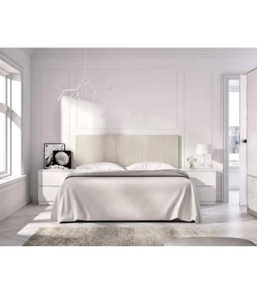 Conjunto cabecero, armario 2 puertas 4 cajones y 2 mesitas Lula acabado alistonado natural/blanco.